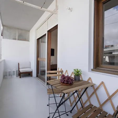 Sapphire & Bright Flat - Terrace Apartment